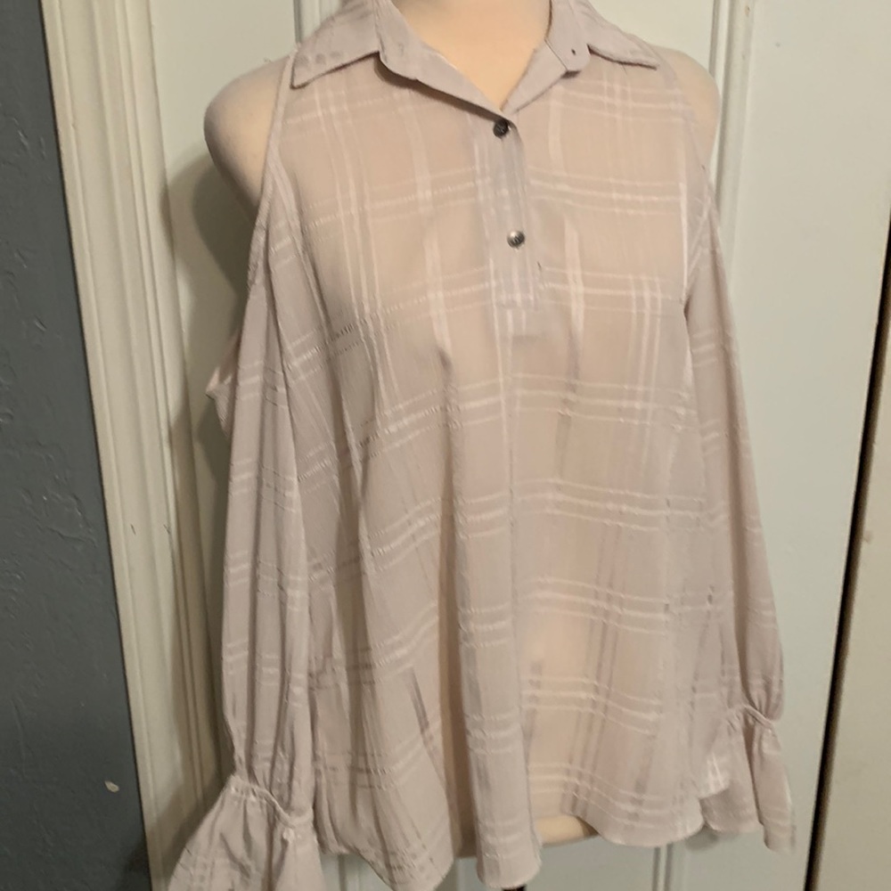 🌺3 for 15 NWOT Waverly Cold Shoulder Gorgeous Blouse